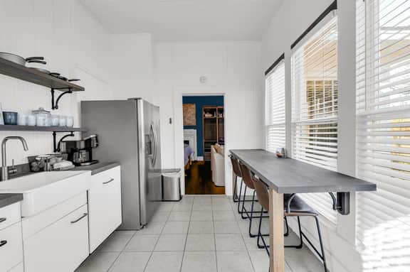 Southern Gent, Cozy King Suite, 1BR Near MSU - Image 4
