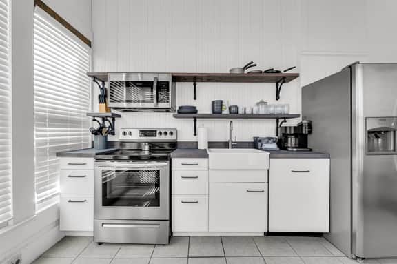 Southern Gent, Cozy King Suite, 1BR Near MSU - Image 5
