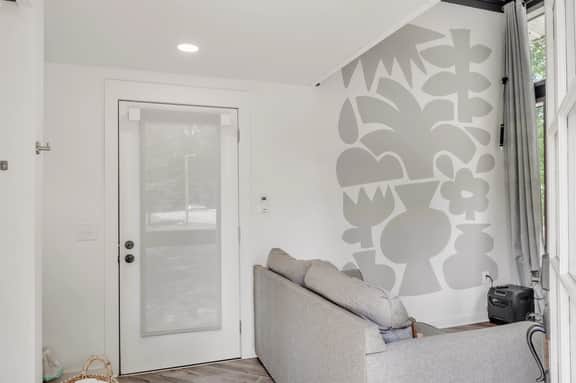 Stoneside, 2 Mi to MSU, Tiny Home w/ Deck - Image 4