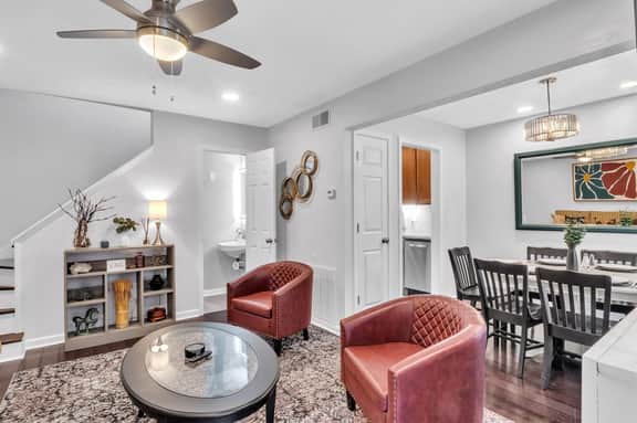 University Luxe, Heart of Cotton District! - Image 3