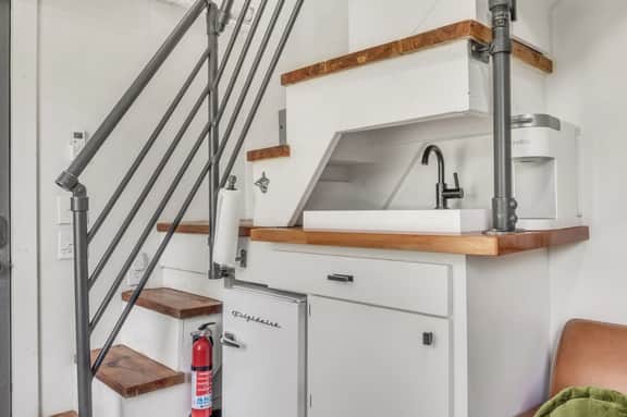 Tower, Tiny Home, Glamping, Close to MSU - Image 5