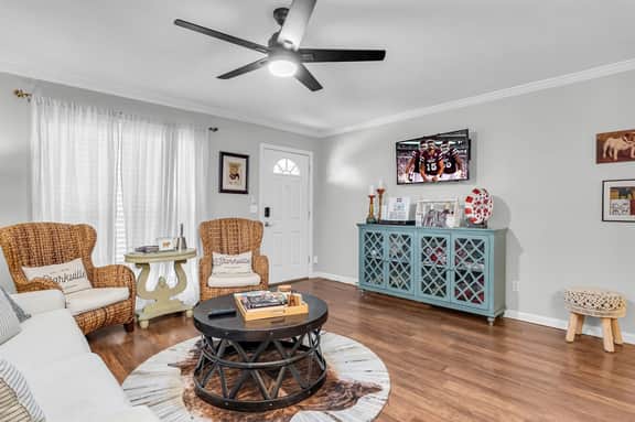 Close to MSU | Stylish | Grill Deck - Image 2