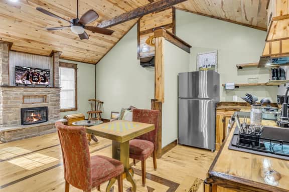 Carpenters Corner, Scenic, Tiny Luxury - Image 2