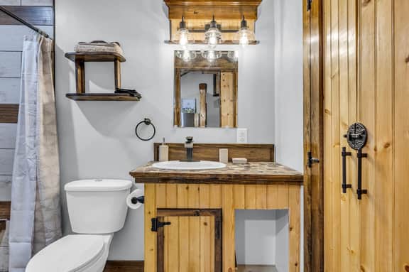 Carpenters Corner, Scenic, Tiny Luxury - Image 3