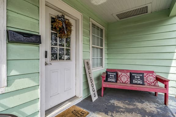 Maxwell 102 Cotton District, Parking, Pet-Friendly - Image 1