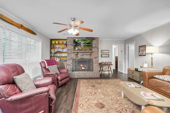 913 Camphouse | Cozy MSU Home w/ screened Patio - Image 1