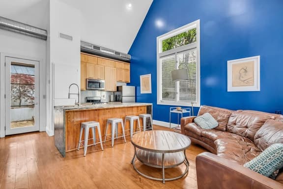Bulldog Grand Chalet, Cotton District Location! - Image 1