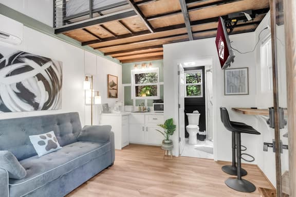 Cedar Cave, Tiny Home Escape, 2 mi to MSU - Image 1