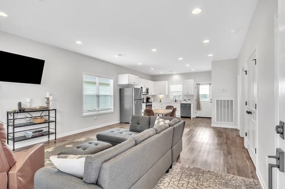 Green Light Haven, Comfort in Columbus, 2BR, Grill - Image 1