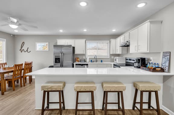 Close to MSU | Luxury | Smart TVs - Image 1