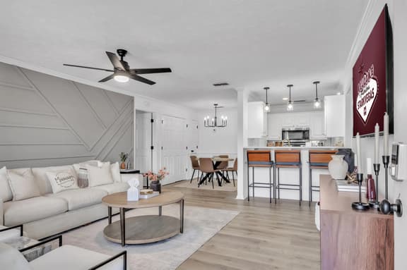 Madelon Manor, Game Day, Convenient - Image 1
