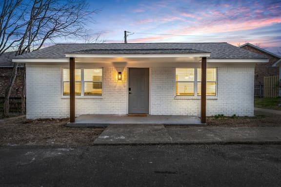 Downtown Access | Spacious | Family Space - Image 1