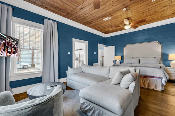 Southern Gent, Cozy King Suite, 1BR Near MSU - Image 1
