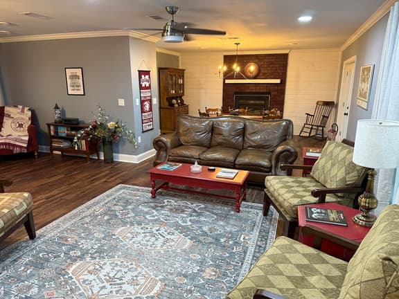 Stark Vegas DawgDaze, 4 BR Near MSU, Go Dawgs! - Image 1