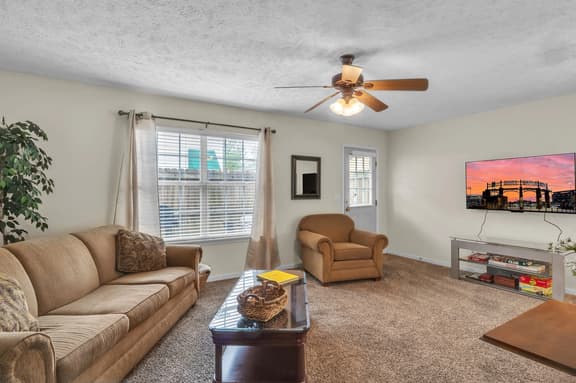 Starr Living, MSU and Oby's, Quiet 3BR Townhome - Image 1