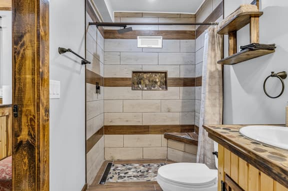 Carpenters Corner, Scenic, Tiny Luxury - Image 1